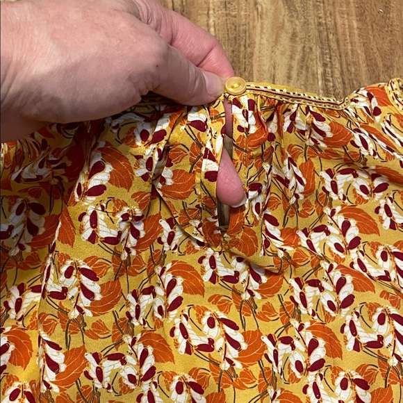Max Studio women’s small 4 6 blouse top Orange yellow leaf pattern cold shoulder - Picture 8 of 9